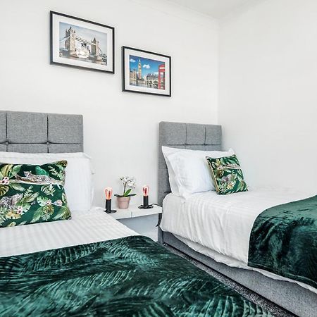 Heathrow 2-Bedroom Maisonette With Parking ウェストドライトン エクステリア 写真