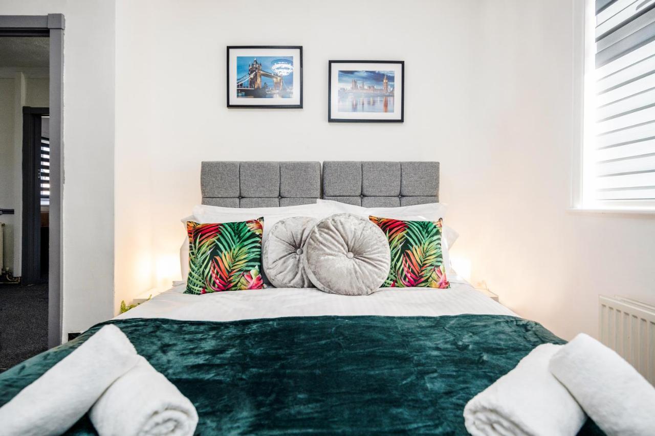 Heathrow 2-Bedroom Maisonette With Parking ウェストドライトン エクステリア 写真