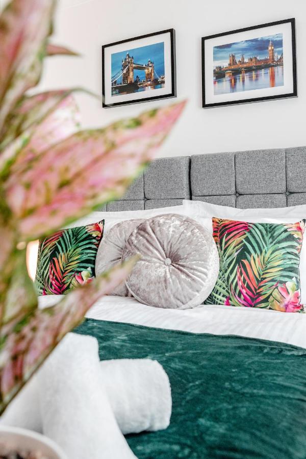 Heathrow 2-Bedroom Maisonette With Parking ウェストドライトン エクステリア 写真