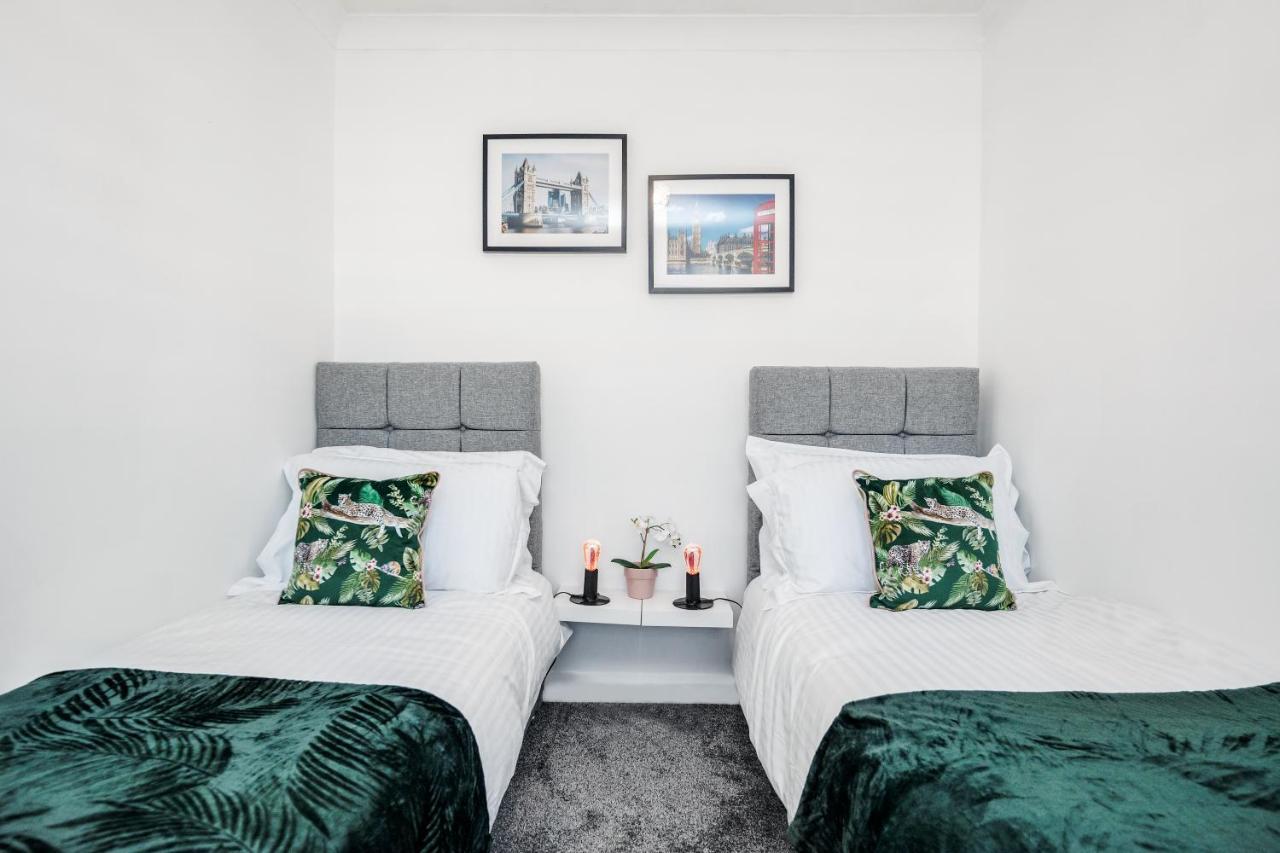 Heathrow 2-Bedroom Maisonette With Parking ウェストドライトン エクステリア 写真