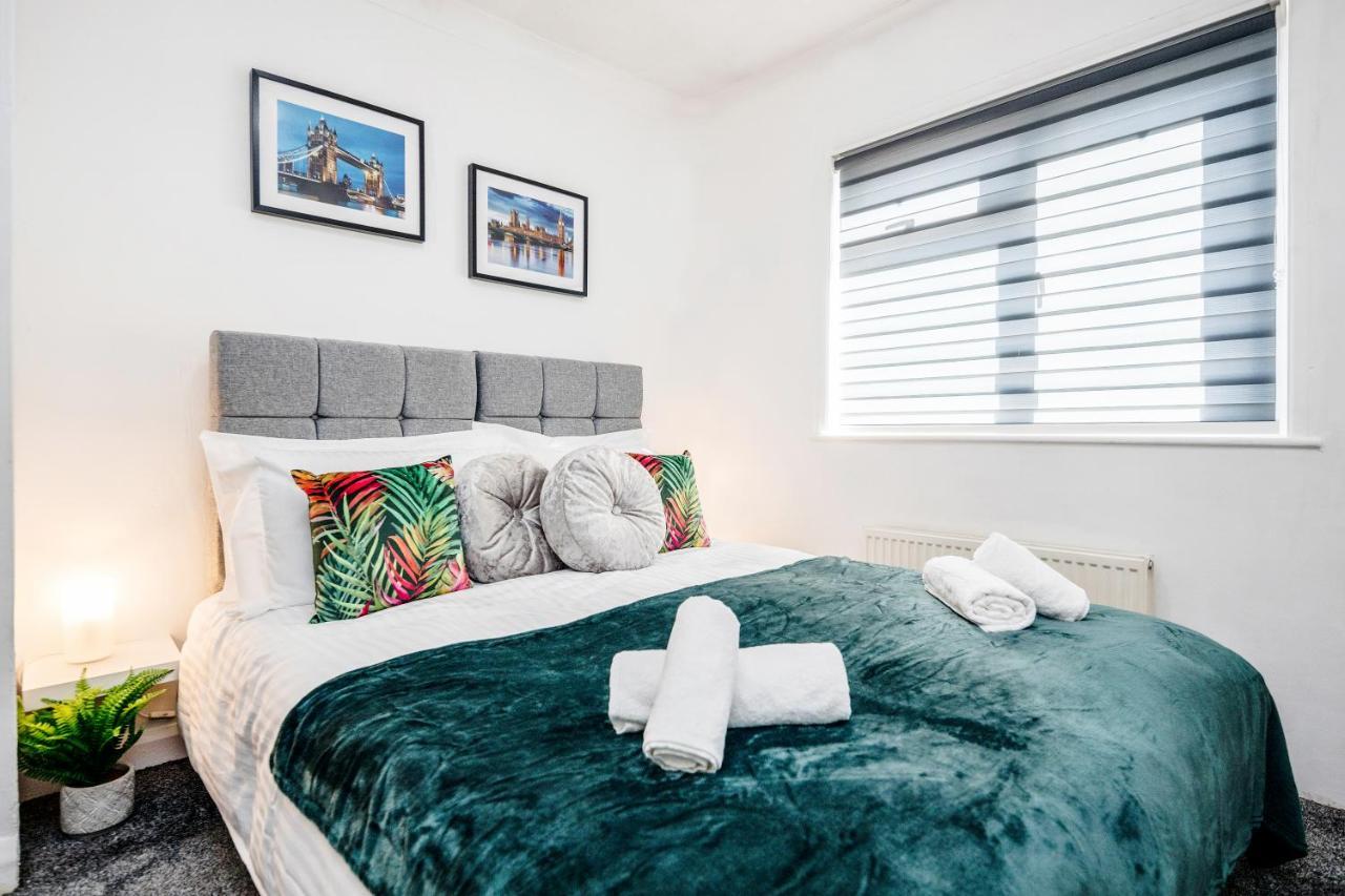 Heathrow 2-Bedroom Maisonette With Parking ウェストドライトン エクステリア 写真