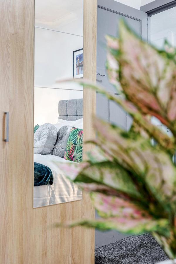 Heathrow 2-Bedroom Maisonette With Parking ウェストドライトン エクステリア 写真