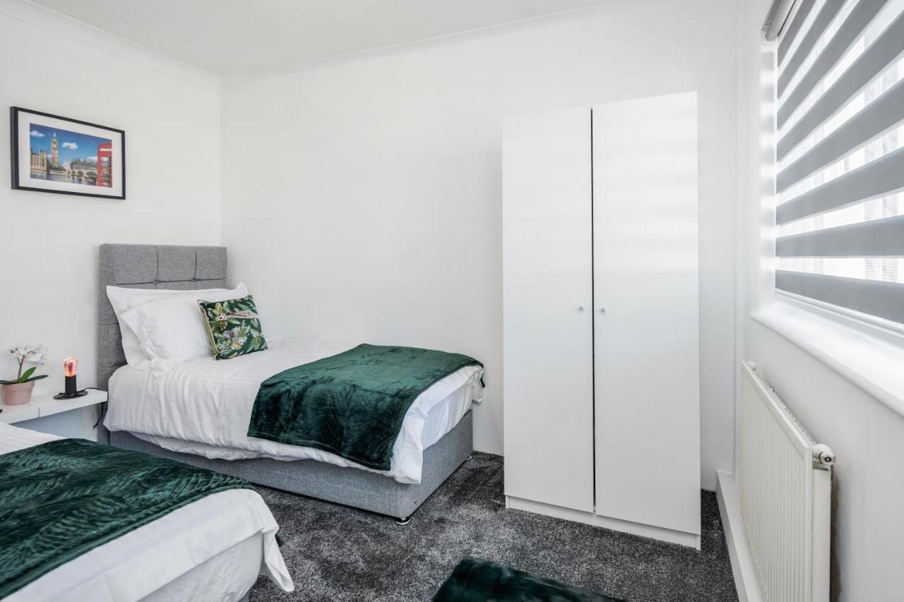 Heathrow 2-Bedroom Maisonette With Parking ウェストドライトン エクステリア 写真
