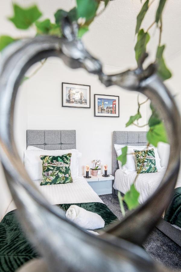 Heathrow 2-Bedroom Maisonette With Parking ウェストドライトン エクステリア 写真