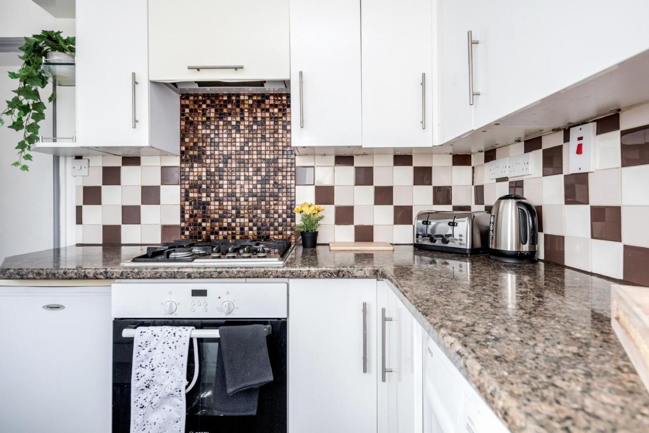 Heathrow 2-Bedroom Maisonette With Parking ウェストドライトン エクステリア 写真