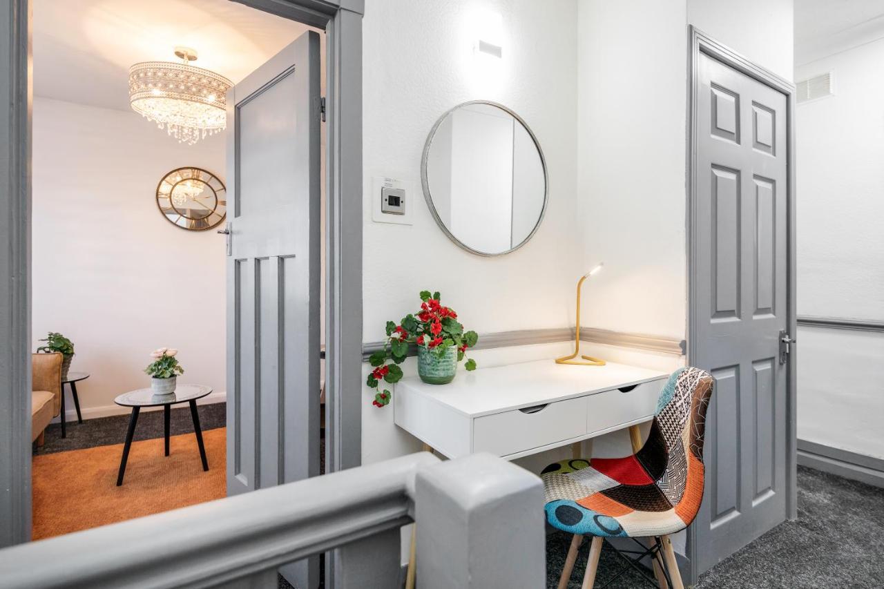 Heathrow 2-Bedroom Maisonette With Parking ウェストドライトン エクステリア 写真