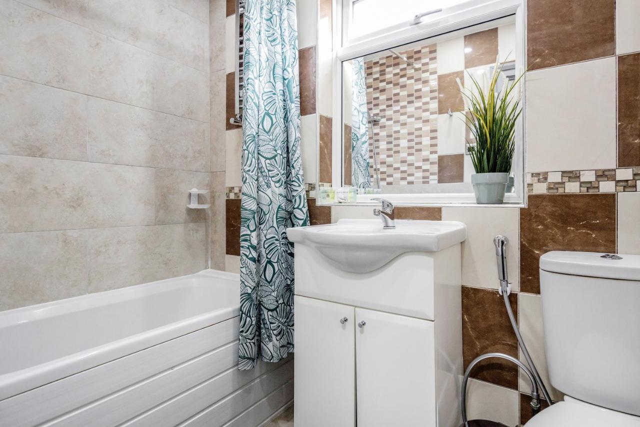 Heathrow 2-Bedroom Maisonette With Parking ウェストドライトン エクステリア 写真