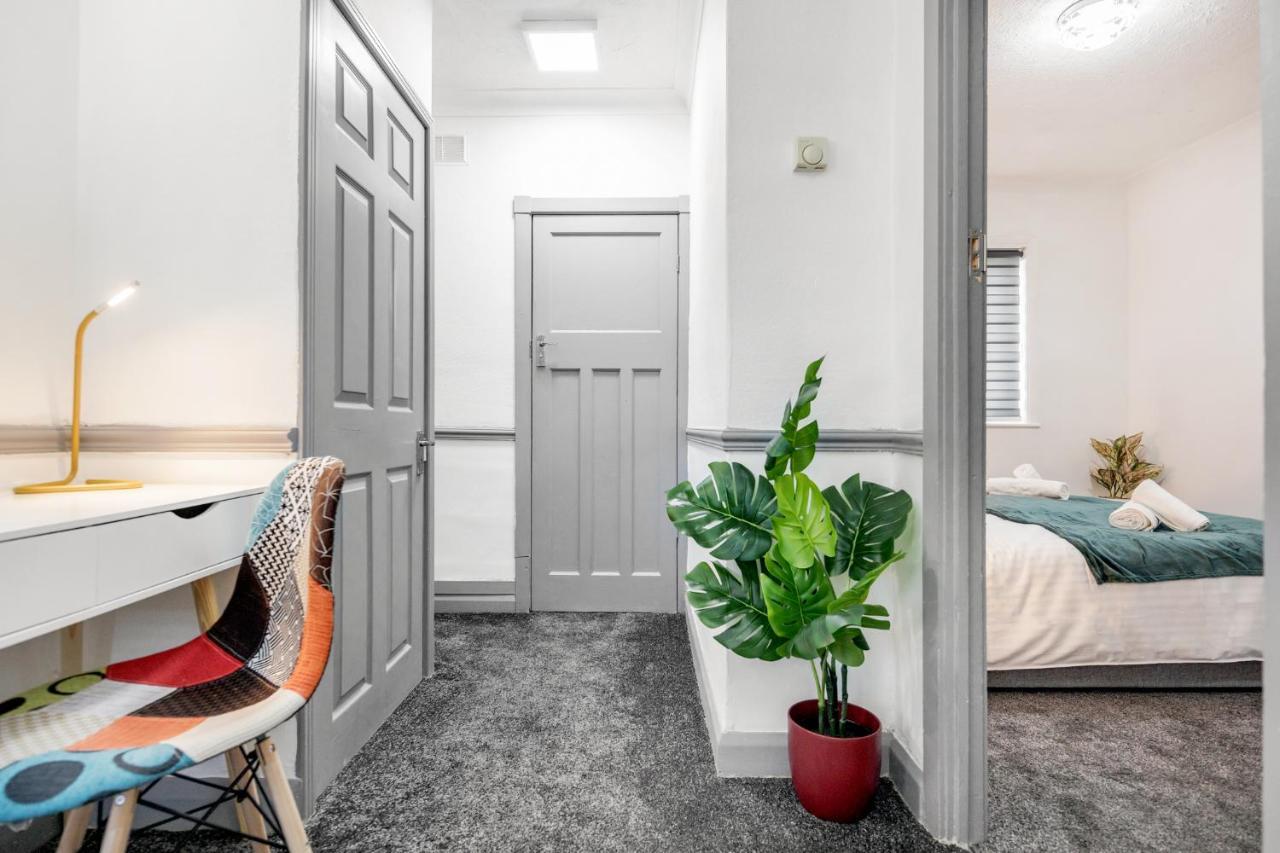 Heathrow 2-Bedroom Maisonette With Parking ウェストドライトン エクステリア 写真