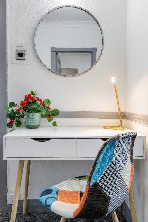 Heathrow 2-Bedroom Maisonette With Parking ウェストドライトン エクステリア 写真