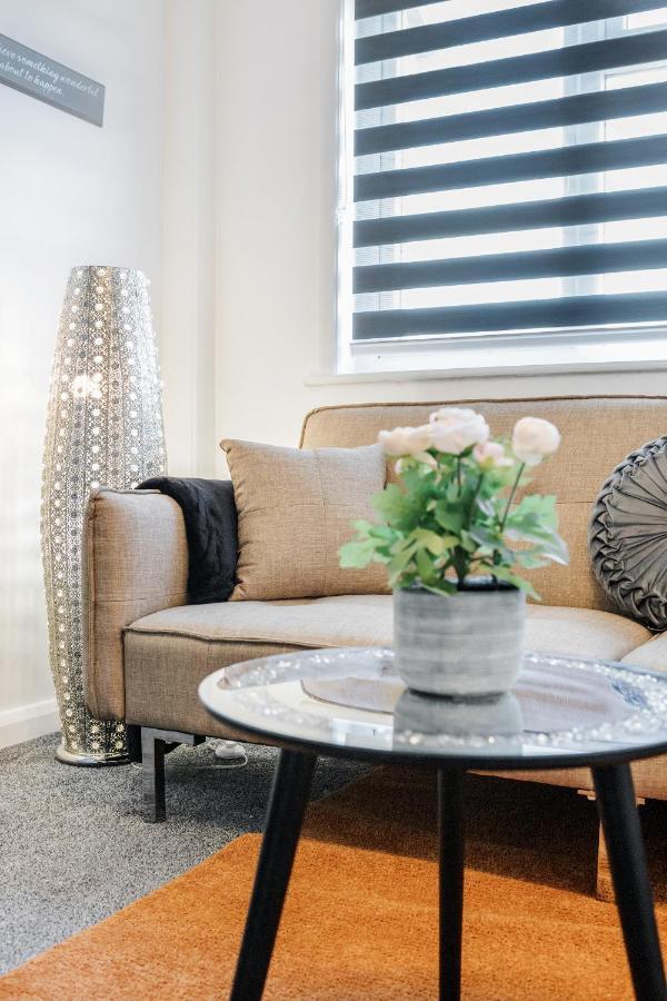 Heathrow 2-Bedroom Maisonette With Parking ウェストドライトン エクステリア 写真