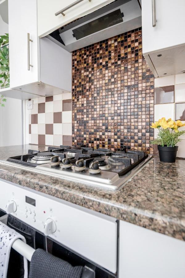 Heathrow 2-Bedroom Maisonette With Parking ウェストドライトン エクステリア 写真